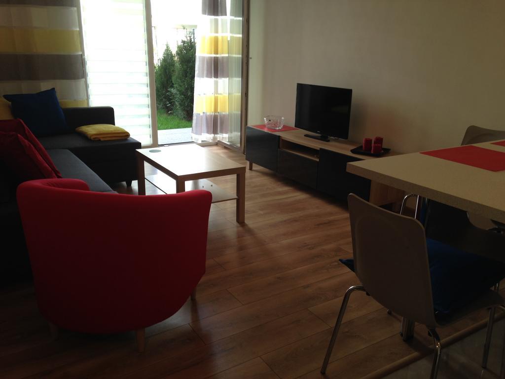 Przytulne mieszkanie z ogródkiem Apartamento Cracóvia Exterior foto